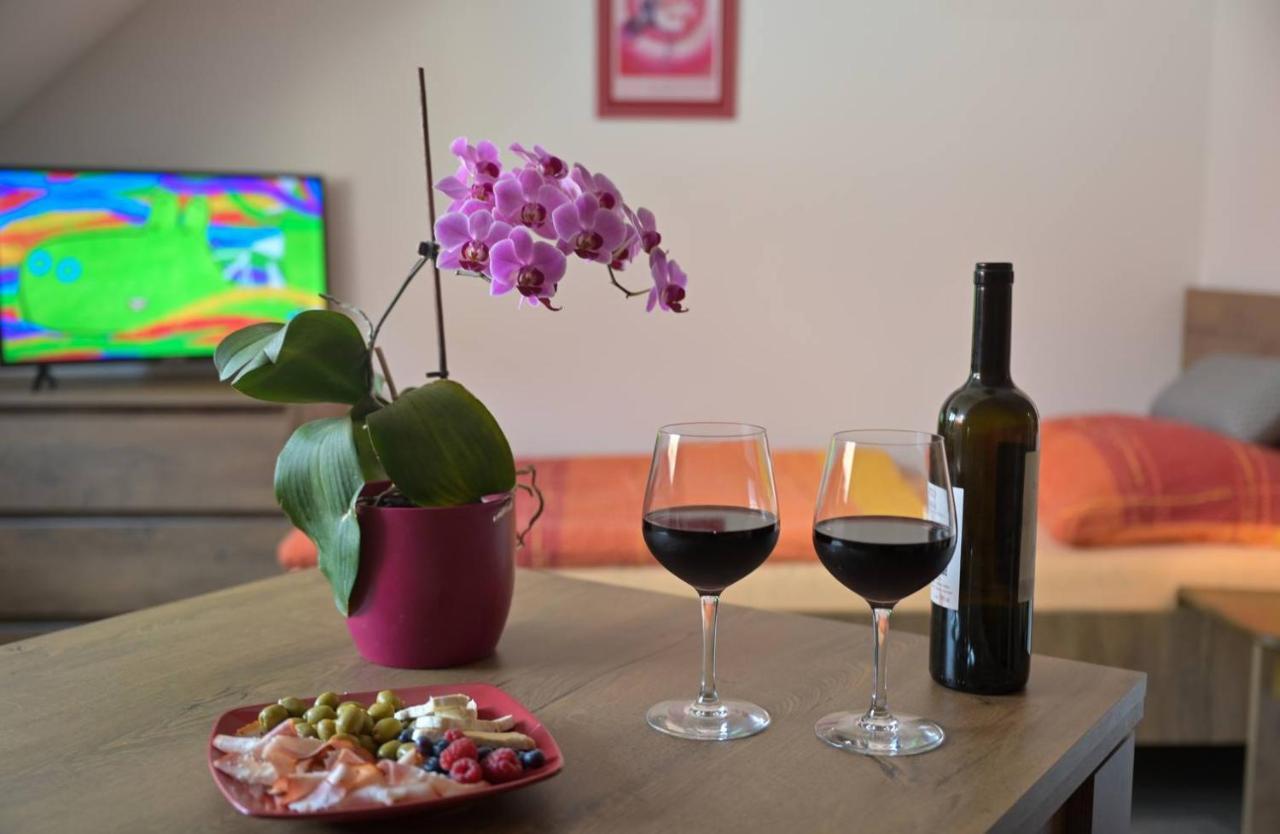 Penzion A Wellness U Trebonske Madony Екстер'єр фото